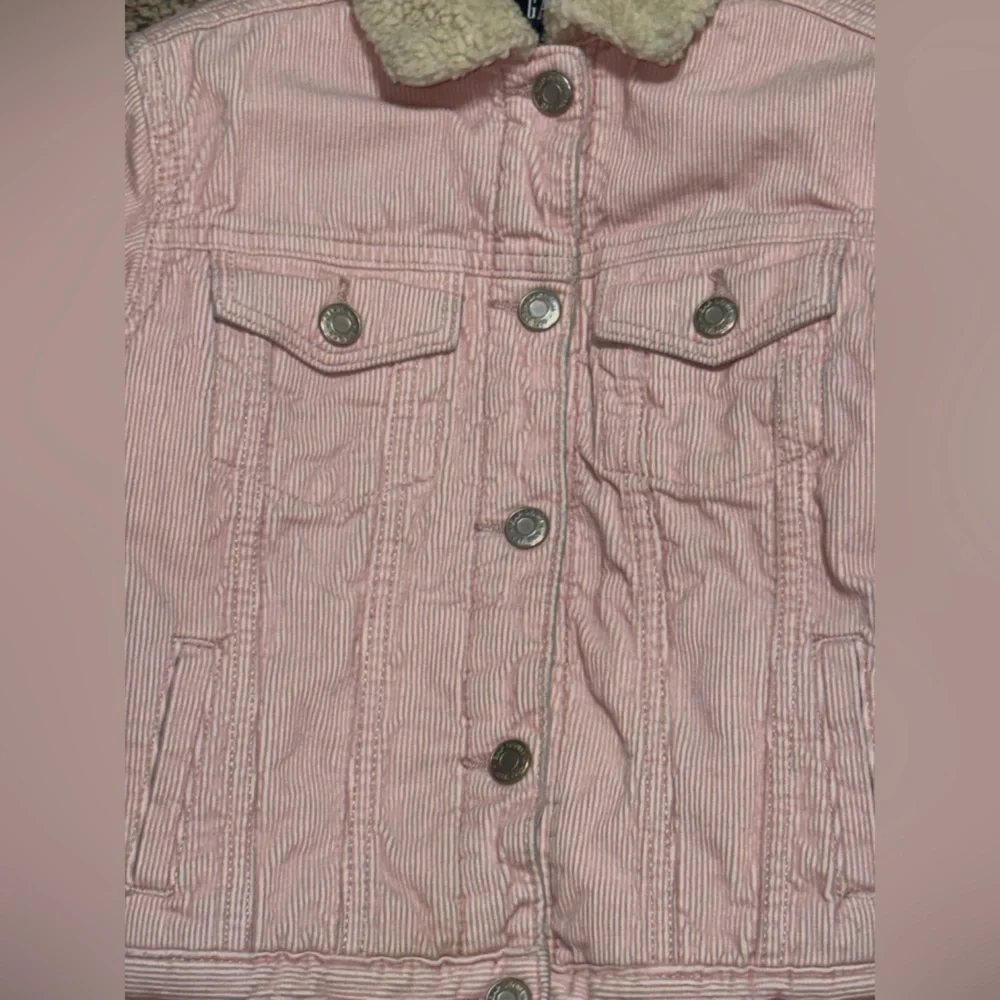 Girls size 5 GAP Pink Jean Jacket with Cream Faux Fur Collar‎